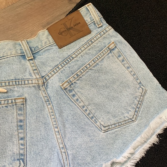 Calvin Klein - ( 7 ) SHORT - Picture 2 of 8